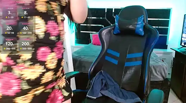 -MiaDelight- online show from March 6, 2025, 7:43 pm