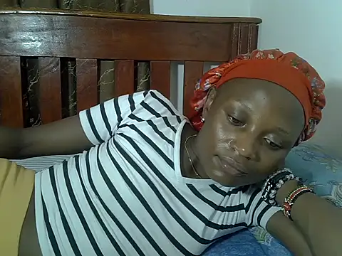 Snapshot of SpicyPetite chatting on May 21, 2026, 12:12 pm SpicyPetite online show from May 21, 2026, 12:12 pm