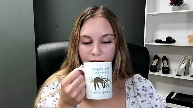 Snapshot of kitty_valeria chatting on June 20, 2026, 7:11 am kitty valeria online show from June 20, 2026, 7:11 am