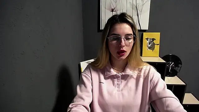 lady olivia  online show from April 4, 2026, 11:18 am