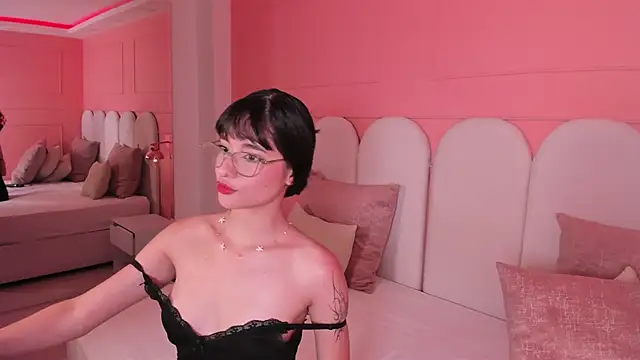 emilly williams  online show from December 20, 2024, 8:12 pm