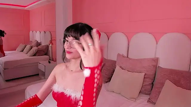 emilly williams  online show from December 23, 2024, 8:14 pm