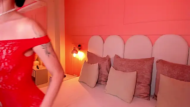 emilly williams  online show from February 25, 2025, 5:04 pm