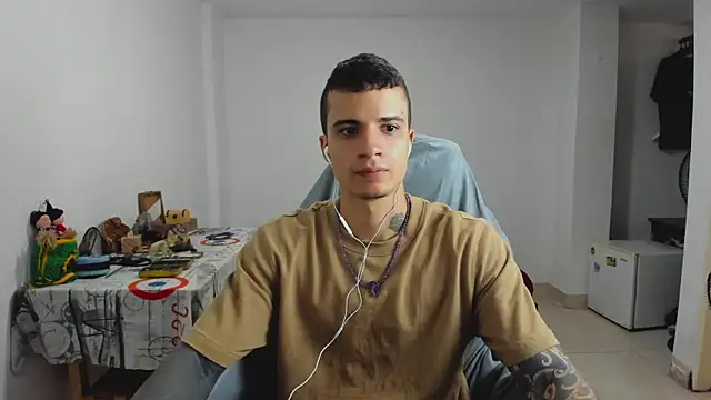 Snapshot of Balo_lovers chatting on January 28, 2025, 4:08 pm Balo lovers online show from January 28, 2025, 4:08 pm