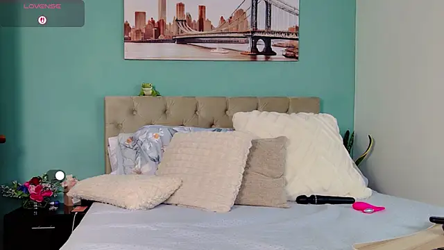 yanella fire online show from October 4, 2025, 9:02 pm