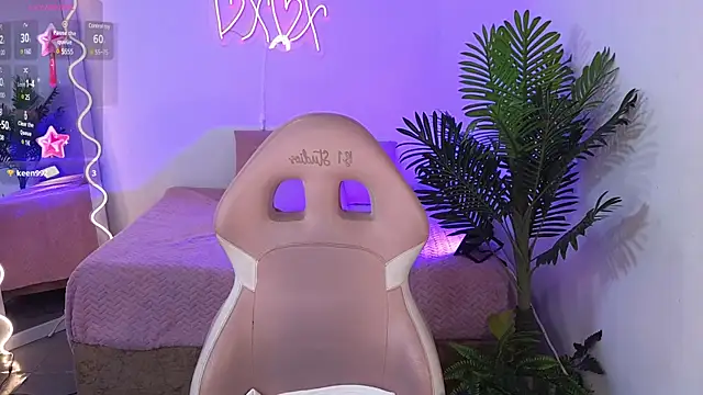 Snapshot of Chiara_tay chatting on February 18, 2025, 7:21 am Chiara tay online show from February 18, 2025, 7:21 am