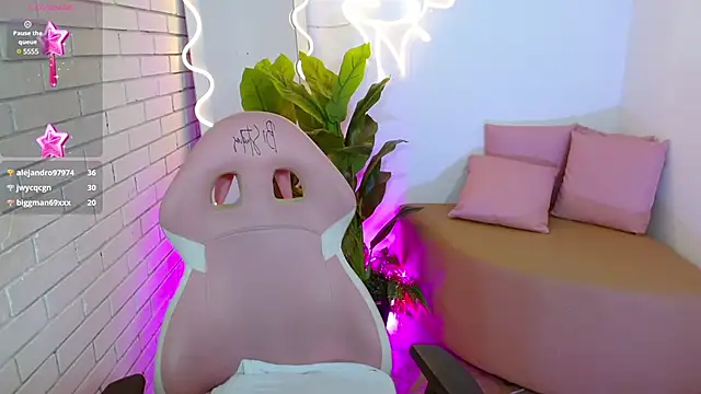 Snapshot of Chiara_tay chatting on February 21, 2025, 9:45 am Chiara tay online show from February 21, 2025, 9:45 am