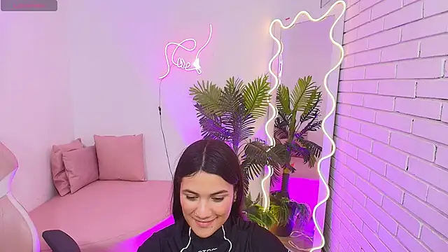 Snapshot of Chiara_tay chatting on February 27, 2025, 3:47 am Chiara tay online show from February 27, 2025, 3:47 am