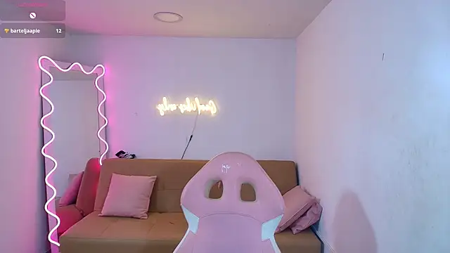 Snapshot of Chiara_tay chatting on March 7, 2025, 10:35 am Chiara tay online show from March 7, 2025, 10:35 am