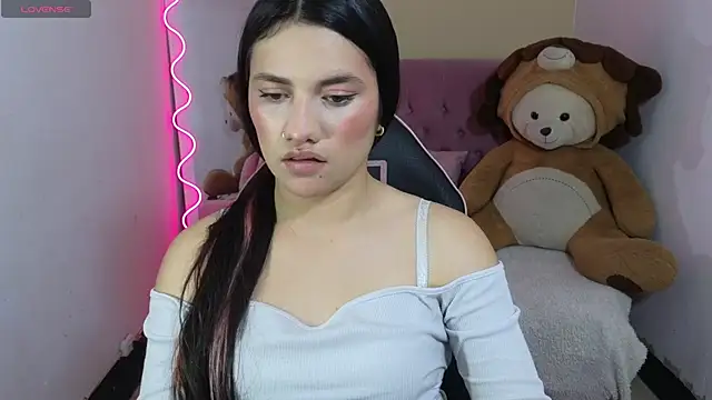 Snapshot of Chiara_tay chatting on November 7, 2025, 3:06 am Chiara tay online show from November 7, 2025, 3:06 am