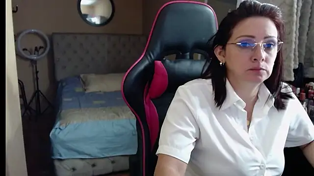 Carol Scottt online show from December 16, 2025, 5:12 am