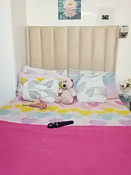 charmainexxx online show from April 28, 2026, 4:01 pm