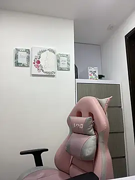 SophiaLaurens online show from January 26, 2025, 8:14 am