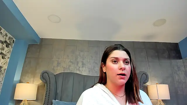 SophiaLaurens online show from February 8, 2025, 5:08 am