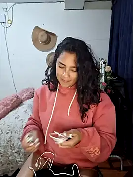 Snapshot of Thaliacooper_ chatting on January 25, 2025, 11:22 pm Thaliacooper online show from January 25, 2025, 11:22 pm