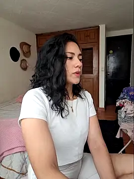 Snapshot of Thaliacooper_ chatting on March 11, 2025, 5:46 pm Thaliacooper online show from March 11, 2025, 5:46 pm