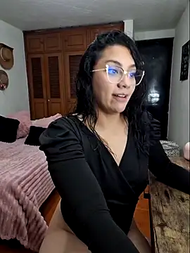 Snapshot of Thaliacooper_ chatting on September 28, 2025, 12:16 am Thaliacooper online show from September 28, 2025, 12:16 am