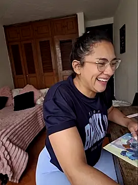 Snapshot of Thaliacooper_ chatting on October 1, 2025, 6:14 pm Thaliacooper online show from October 1, 2025, 6:14 pm