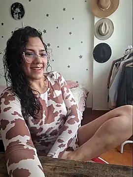 Snapshot of Thaliacooper_ chatting on December 16, 2025, 5:40 pm Thaliacooper online show from December 16, 2025, 5:40 pm