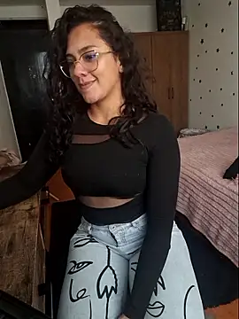 Snapshot of Thaliacooper_ chatting on January 13, 2026, 8:36 pm Thaliacooper online show from January 13, 2026, 8:36 pm