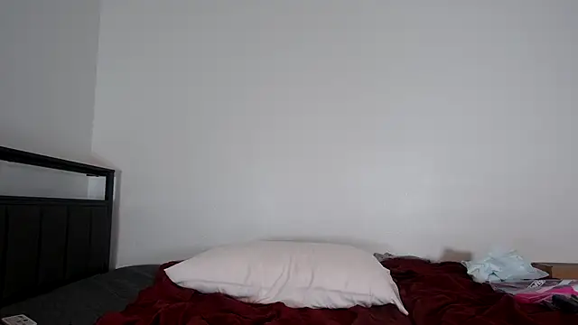 QueenLolaX online show from February 19, 2026, 4:41 am