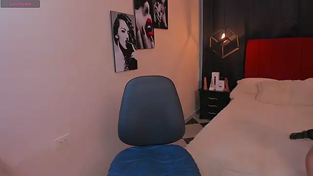 Megan Do Santos online show from February 8, 2025, 8:21 pm