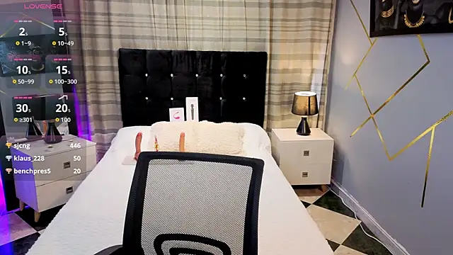 Megan Do Santos online show from December 16, 2025, 8:25 pm