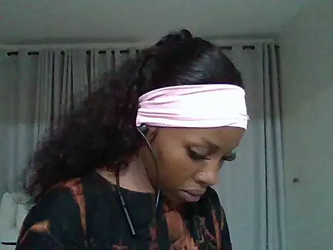 Snapshot of Queen_loveer chatting on May 26, 2026, 8:38 pm Queen loveer online show from May 26, 2026, 8:38 pm