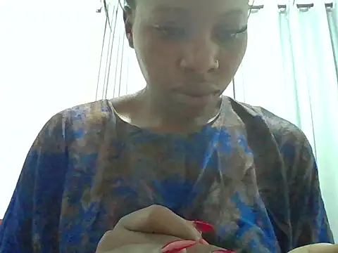 Snapshot of Queen_loveer chatting on June 4, 2026, 8:42 am Queen loveer online show from June 4, 2026, 8:42 am
