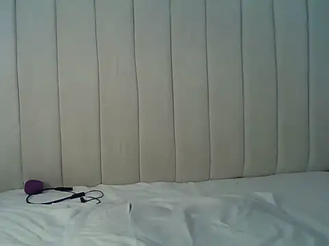 Snapshot of Queen_loveer chatting on June 9, 2026, 8:20 pm Queen loveer online show from June 9, 2026, 8:20 pm