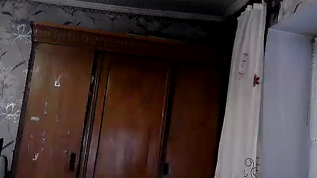 MilkTitsNata online show from April 6, 2026, 4:52 pm