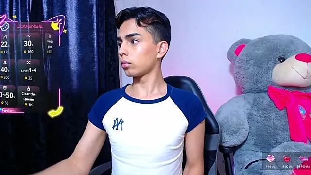 OwenBluee online show from April 15, 2026, 4:25 pm