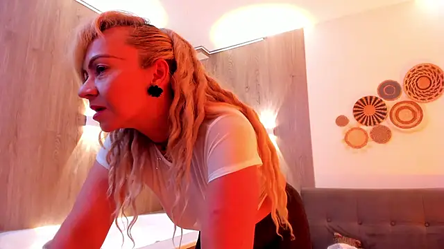 AnastasiaTaylor  online show from November 6, 2025, 7:48 pm