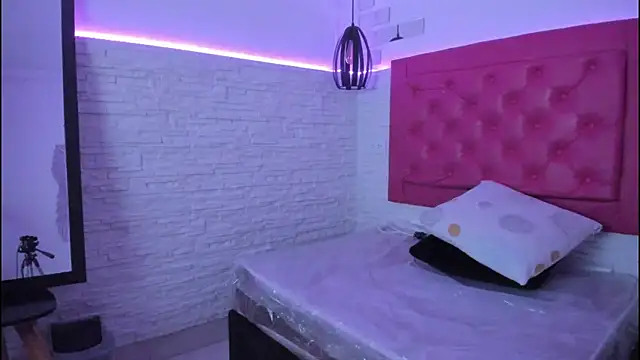 mia six66 online show from February 8, 2025, 11:12 am