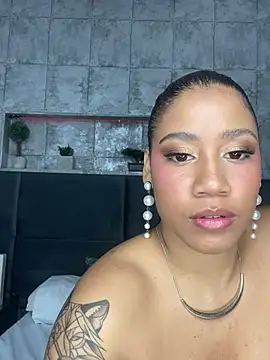 Salome Diaz  online show from March 12, 2025, 5:17 pm