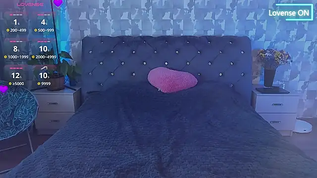 SuzannaWild online show from September 22, 2025, 7:43 am