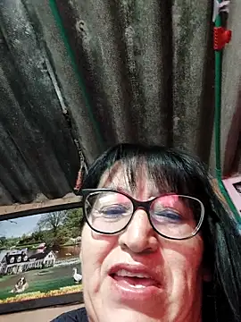 Snapshot of clarita_01 chatting on October 1, 2025, 11:38 am clarita 01 online show from October 1, 2025, 11:38 am