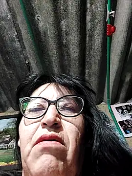 Snapshot of clarita_01 chatting on October 2, 2025, 10:44 am clarita 01 online show from October 2, 2025, 10:44 am