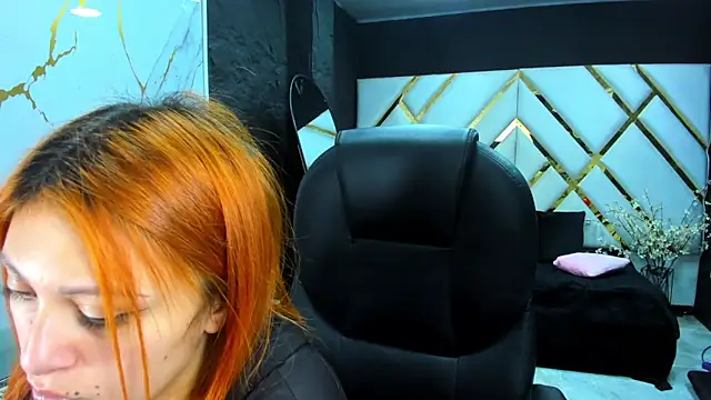 Emmily Walker online show from November 8, 2025, 2:56 am