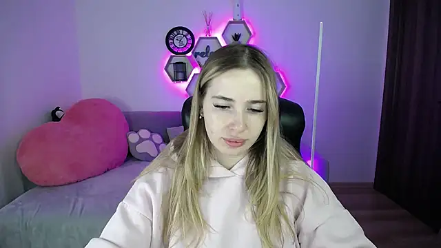 SabrinViolet online show from February 16, 2026, 9:05 am