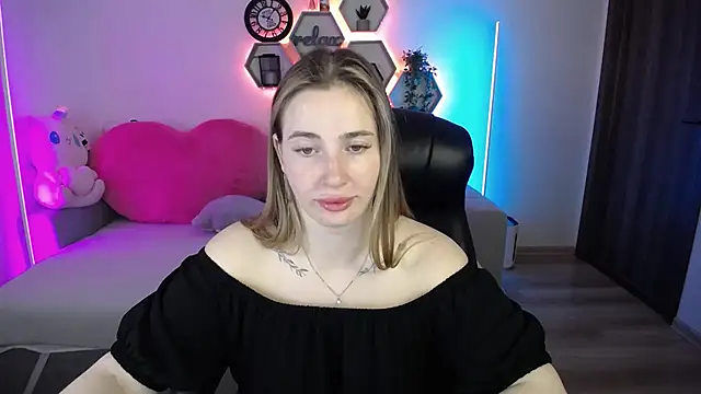 Snapshot of SabrinViolet chatting on June 20, 2026, 8:06 am SabrinViolet online show from June 20, 2026, 8:06 am