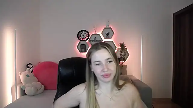 Snapshot of SabrinViolet chatting on July 10, 2026, 8:07 am SabrinViolet online show from July 10, 2026, 8:07 am