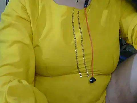Snapshot of Cute_Ruhi99 chatting on February 2, 2025, 10:13 am Cute Ruhi99 online show from February 2, 2025, 10:13 am