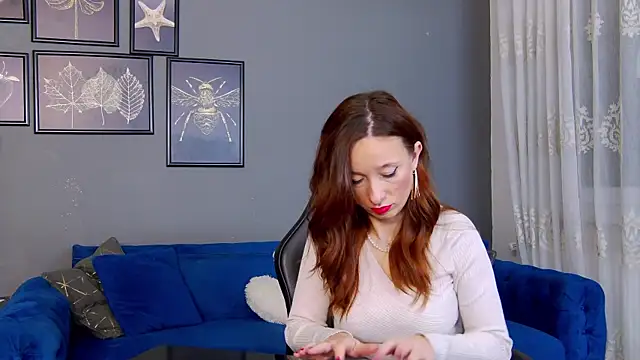 AnneHove online show from December 1, 2025, 4:50 am