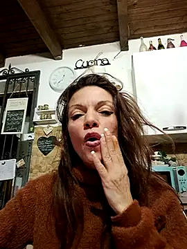 Snapshot of vampvanna23 chatting on December 16, 2025, 10:37 pm vampvanna23 online show from December 16, 2025, 10:37 pm