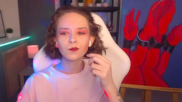 FascinatingEyess online show from December 8, 2024, 6:39 pm