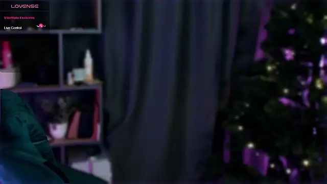 Snapshot of The_Full_Red_Moon chatting on December 9, 2024, 2:28 pm The Full Red Moon online show from December 9, 2024, 2:28 pm