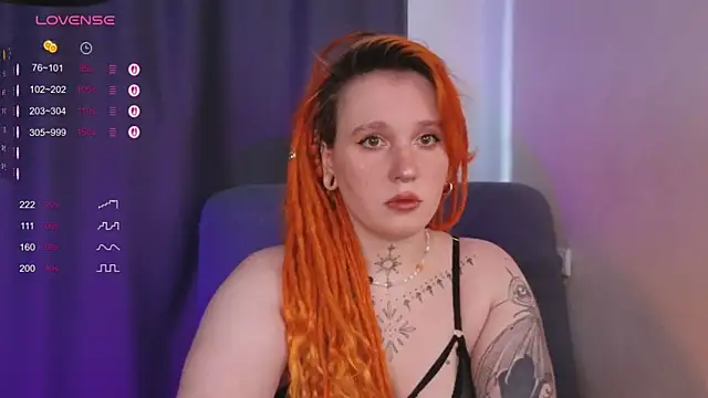 Snapshot of The_Full_Red_Moon chatting on October 1, 2025, 4:07 am The Full Red Moon online show from October 1, 2025, 4:07 am