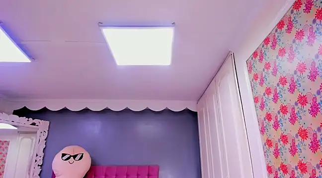 Iris Stone  online show from January 23, 2025, 1:45 pm