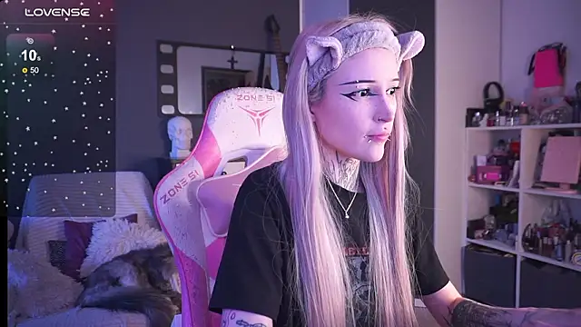 fraulein mooon online show from March 20, 2026, 4:01 pm